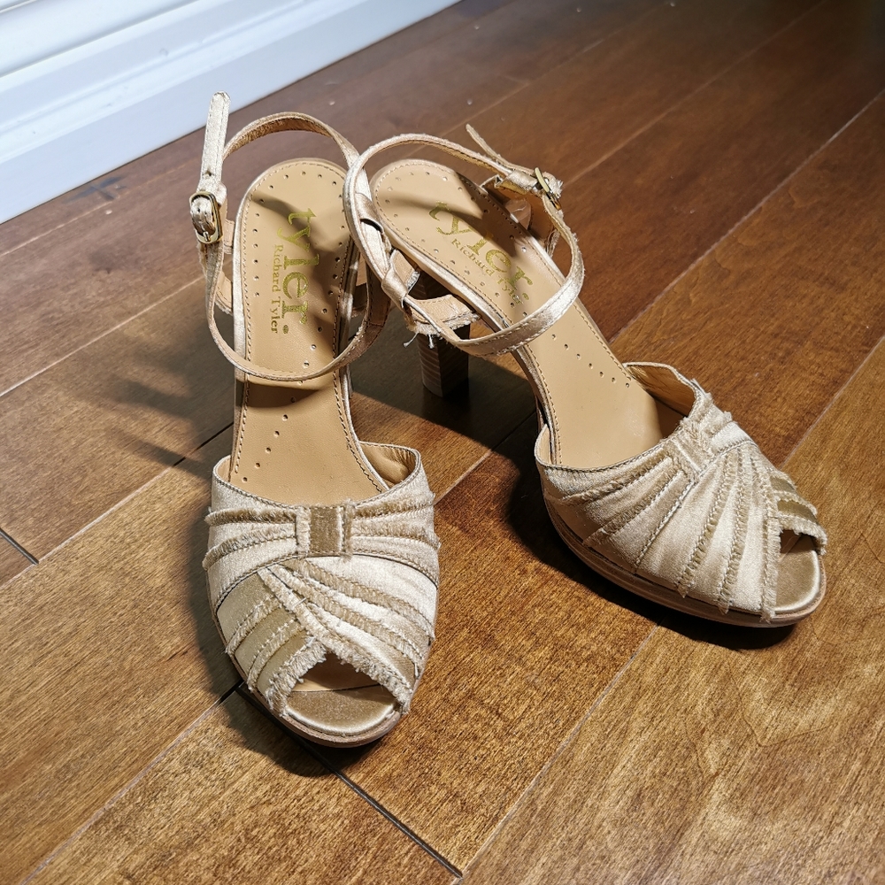 Richard Tyler heels